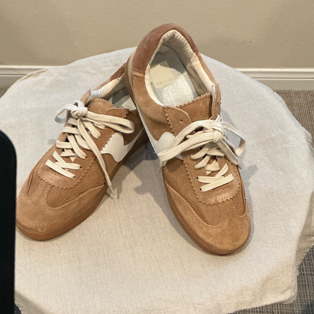 Dolce Vita Tan Suede sneakers